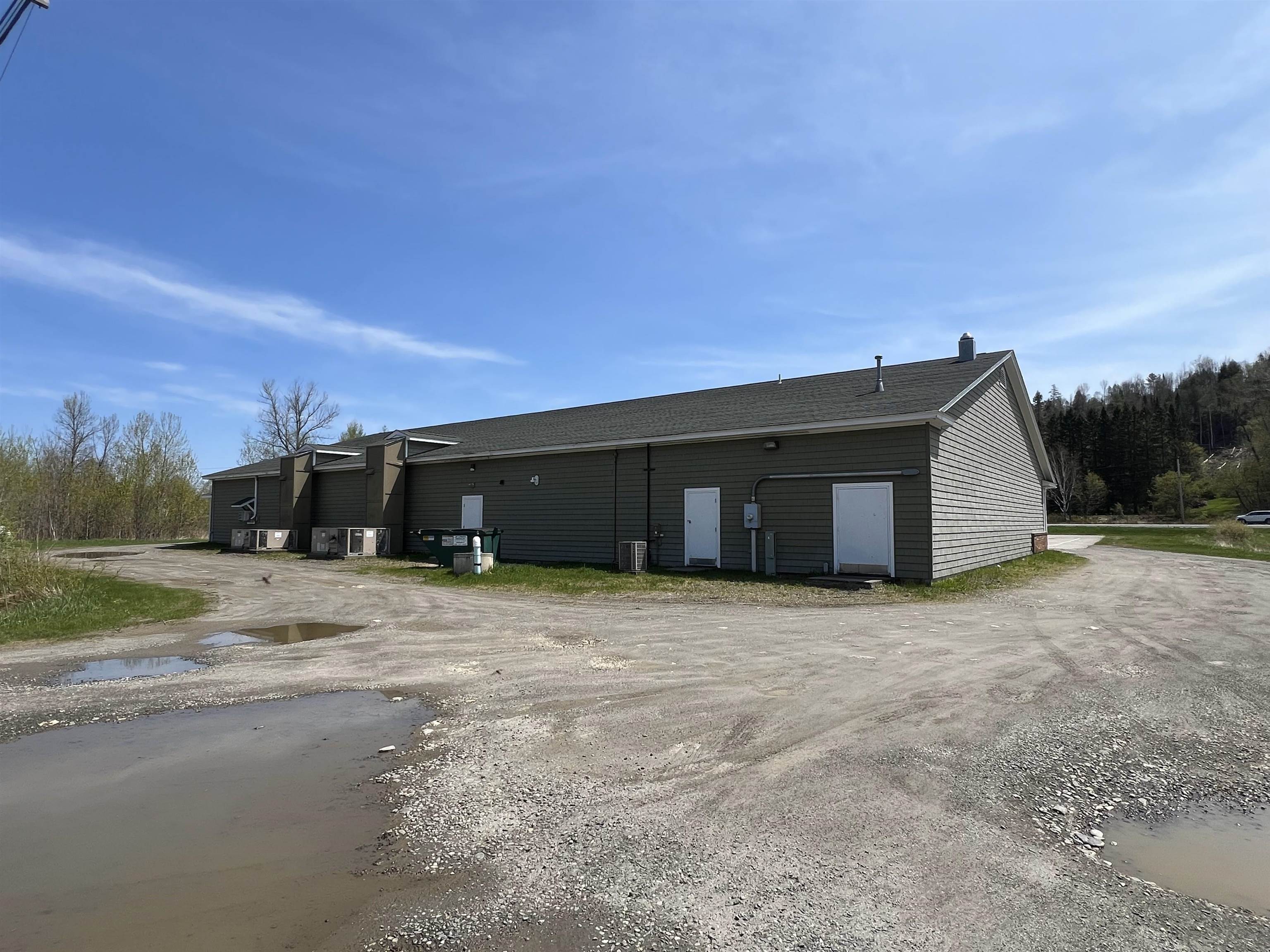16 Metallak Place