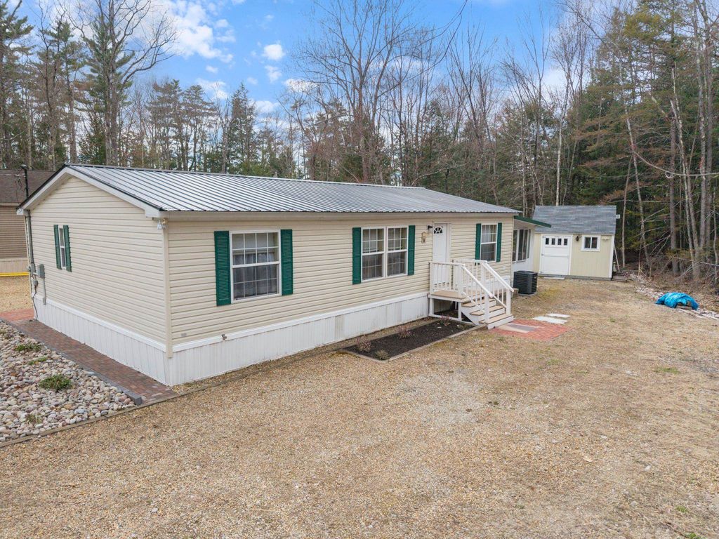 Photo of 29 Edge O Lake Drive, Tuftonboro, NH 03853 (MLS # 5086065)