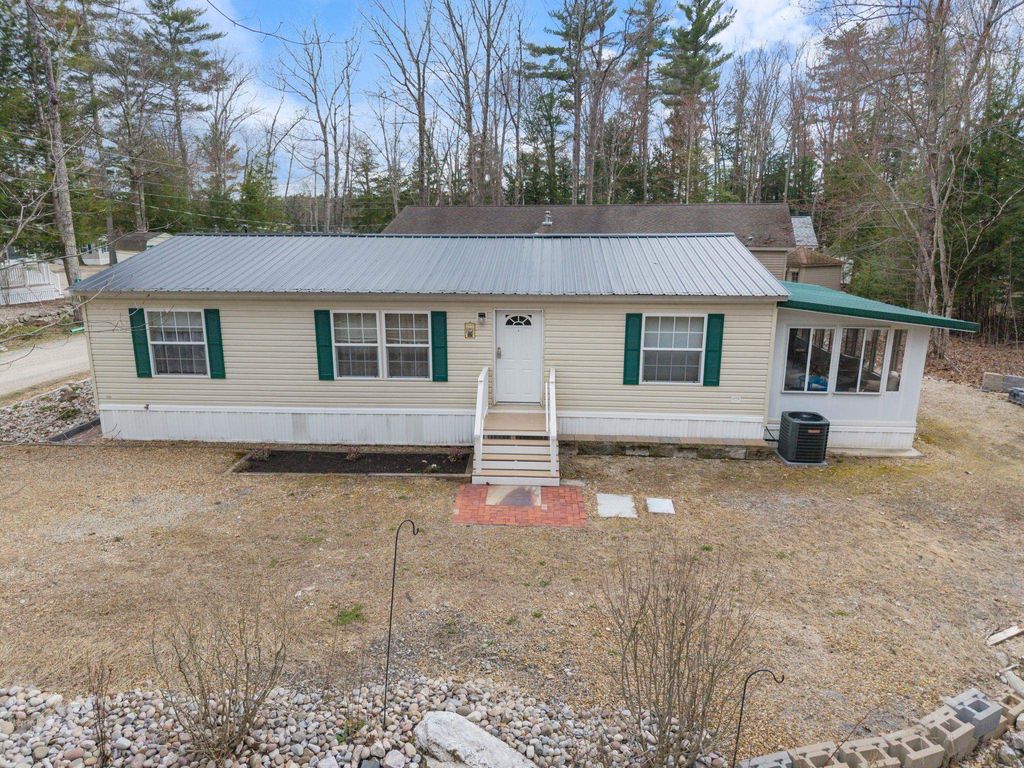 Photo of 29 Edge O Lake Drive, Tuftonboro, NH 03853 (MLS # 5086065)