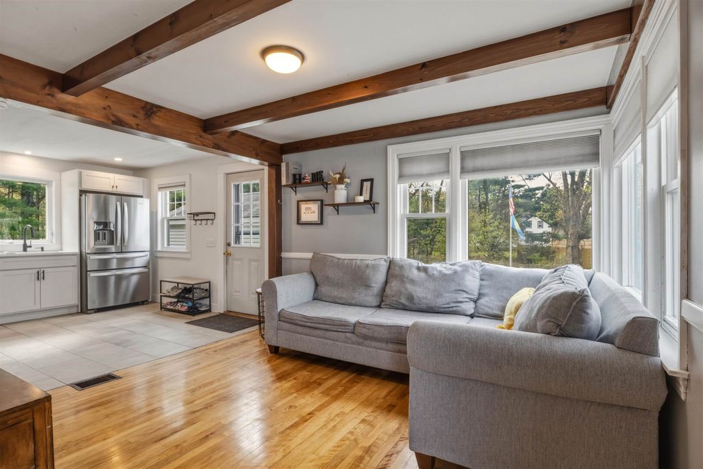 Photo of 175 Derry Road, Hudson, NH 03051 (MLS # 5088338)