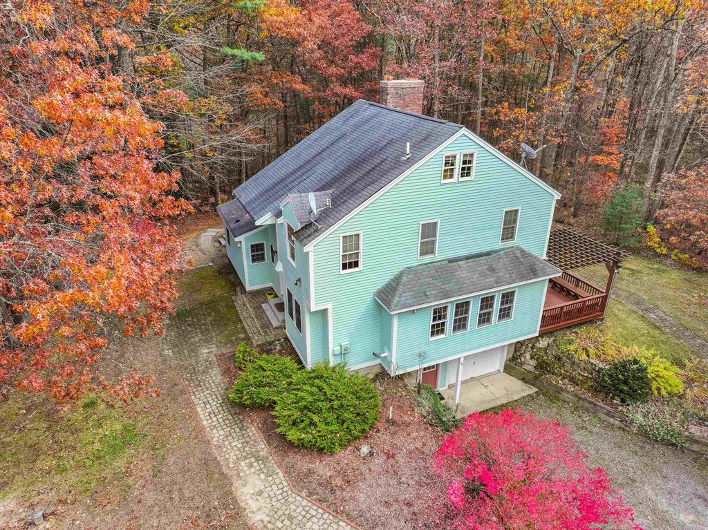 Photo of 19 Baboosic Lake Road, Amherst, NH 03031 (MLS # 5085215)