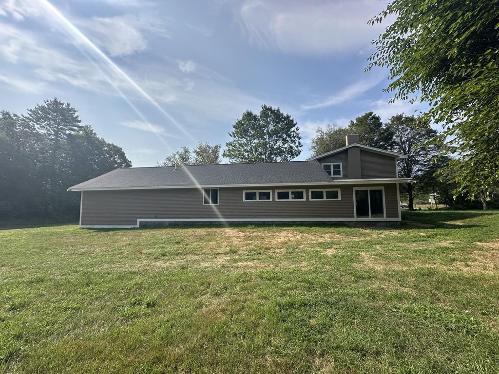 Photo of 318 Dearborn Road, Pembroke, NH 03275 (MLS # 5066794)