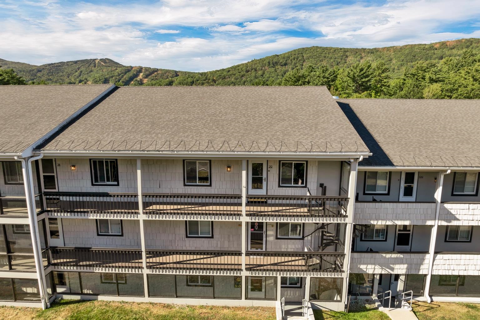 Gilford, New Hampshire 03249, United States, 2 Bedrooms Bedrooms, ,2 BathroomsBathrooms,Residential,Active,207316