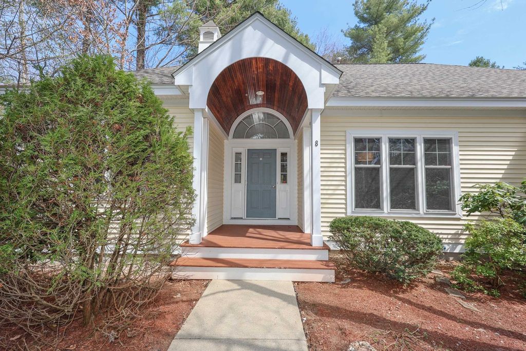 Photo of 8 Heron Cove Drive, Merrimack, NH 03054 (MLS # 5083920)