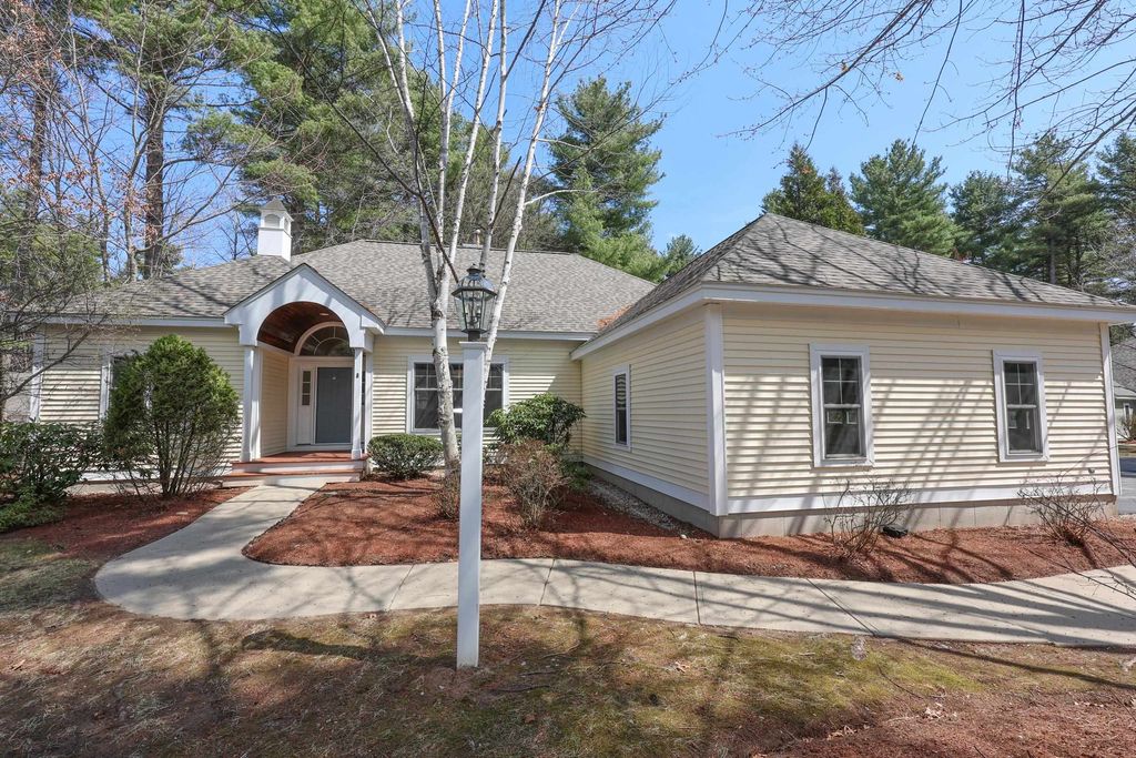 Photo of 8 Heron Cove Drive, Merrimack, NH 03054 (MLS # 5083920)