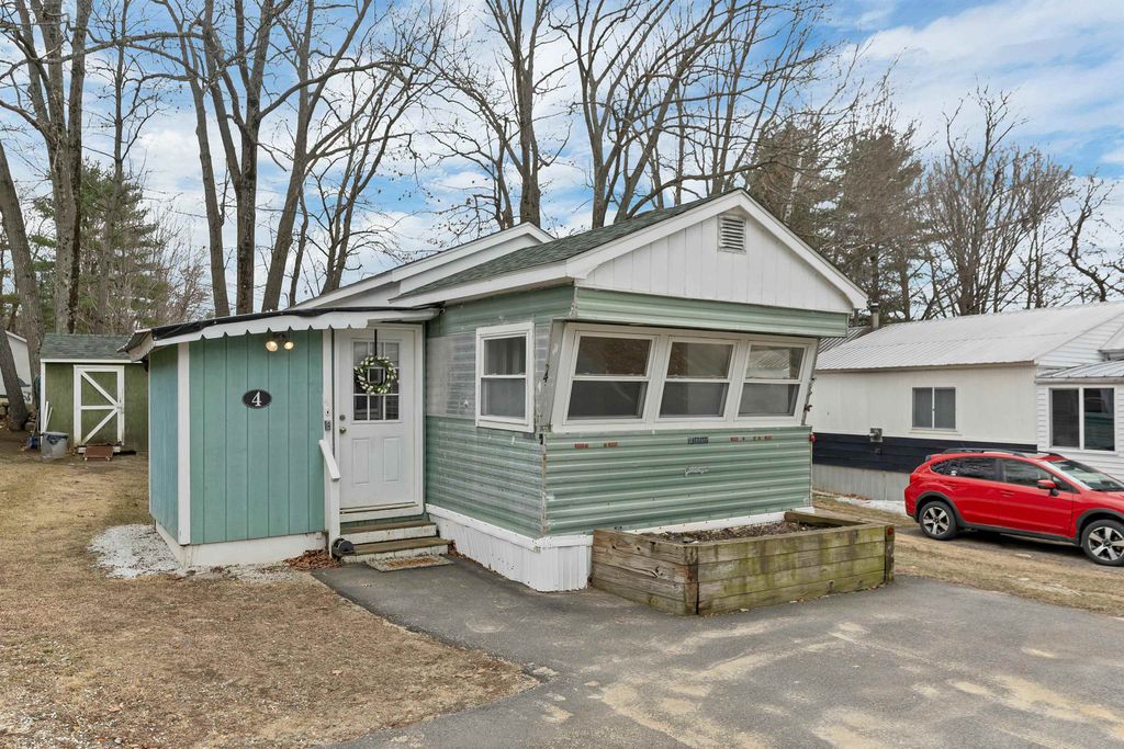 Photo of 9 Sargent Place #4, Gilford, NH 03249 (MLS # 5082740)