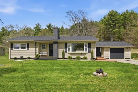 Photo of 80 English Range Road, Derry, NH 03038 (MLS # 5087618)