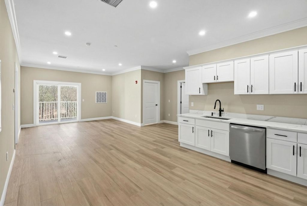 Photo of 10100 S Willow Street #208, Manchester, NH 03103 (MLS # 5081556)