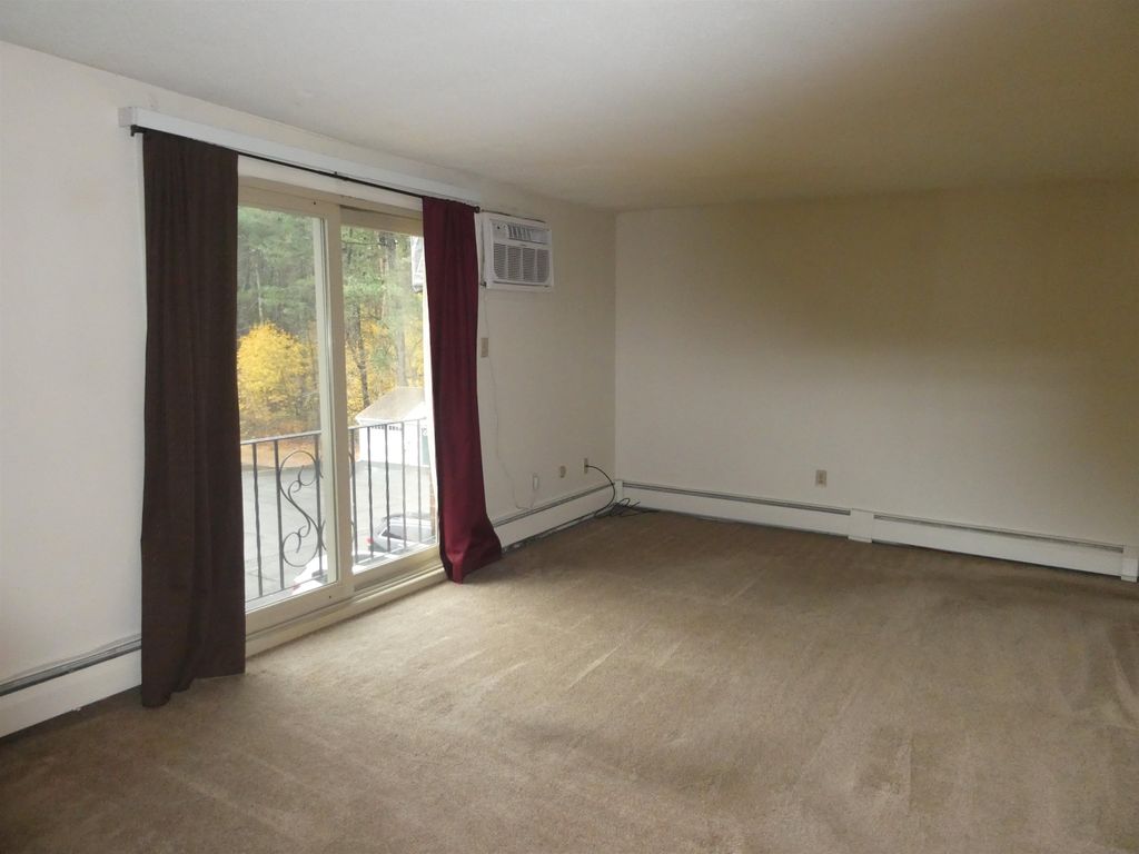 Photo of 127 ENGLISH VILLAGE Road #302, Manchester, NH 03102 (MLS # 5069287)