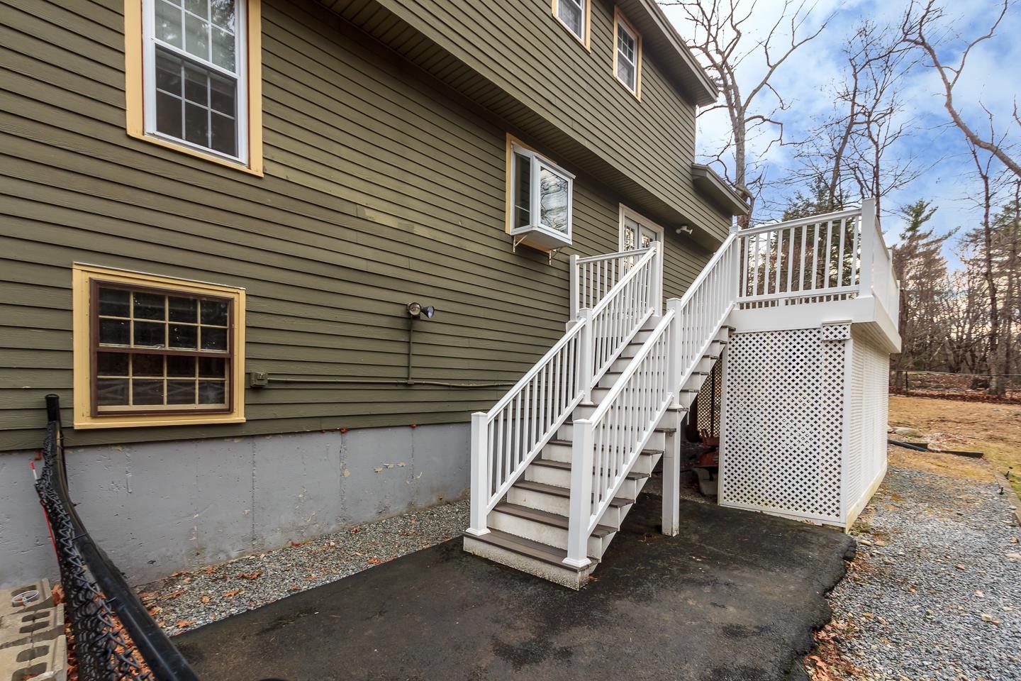 Windham, New Hampshire 03087, United States, 3 Bedrooms Bedrooms, ,2 BathroomsBathrooms,Residential,Active,96081