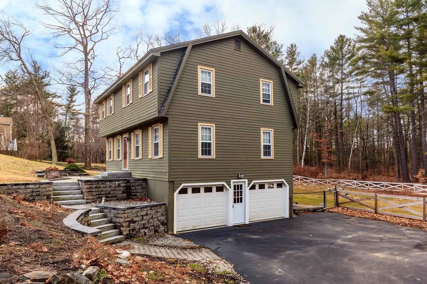 Windham, New Hampshire 03087, United States, 3 Bedrooms Bedrooms, ,2 BathroomsBathrooms,Residential,Active,96081