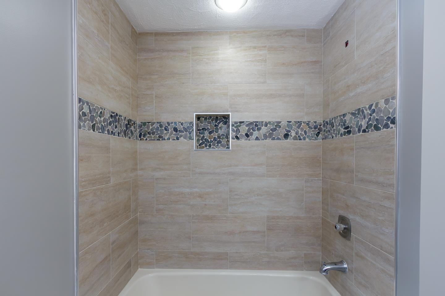 Windham, New Hampshire 03087, United States, 3 Bedrooms Bedrooms, ,2 BathroomsBathrooms,Residential,Active,96081