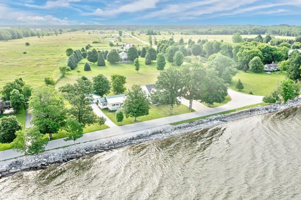 2603 West Shore Road