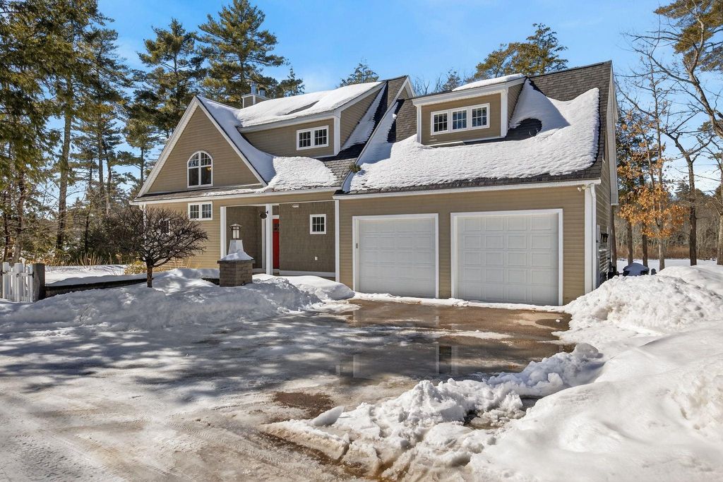 Photo of 10 Clark Island Road, Amherst, NH 03110 (MLS # 5079092)