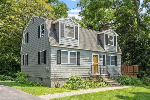 Photo of 106 N Lowell Road, Windham, NH 03087 (MLS # 5077119)