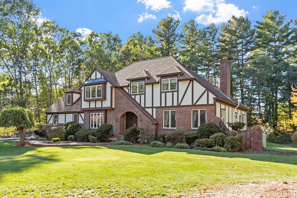 Photo of 5 Stephanie Drive, Pelham, NH 03076 (MLS # 5066944)