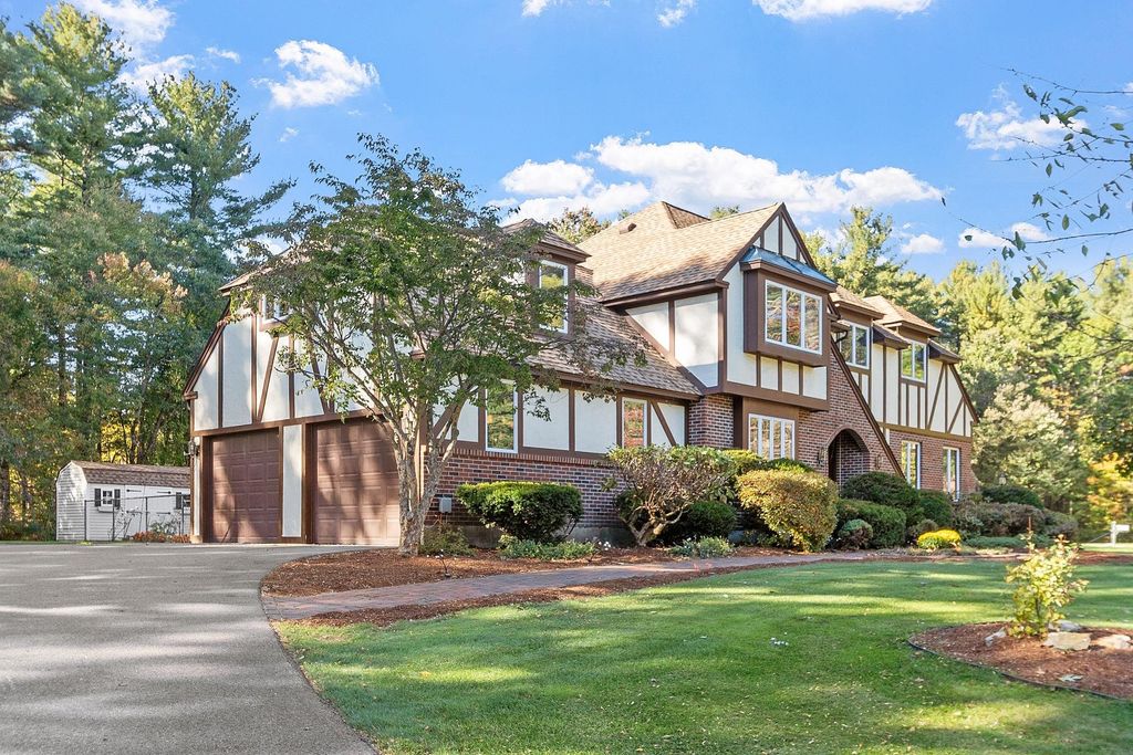 Photo of 5 Stephanie Drive, Pelham, NH 03076 (MLS # 5066944)