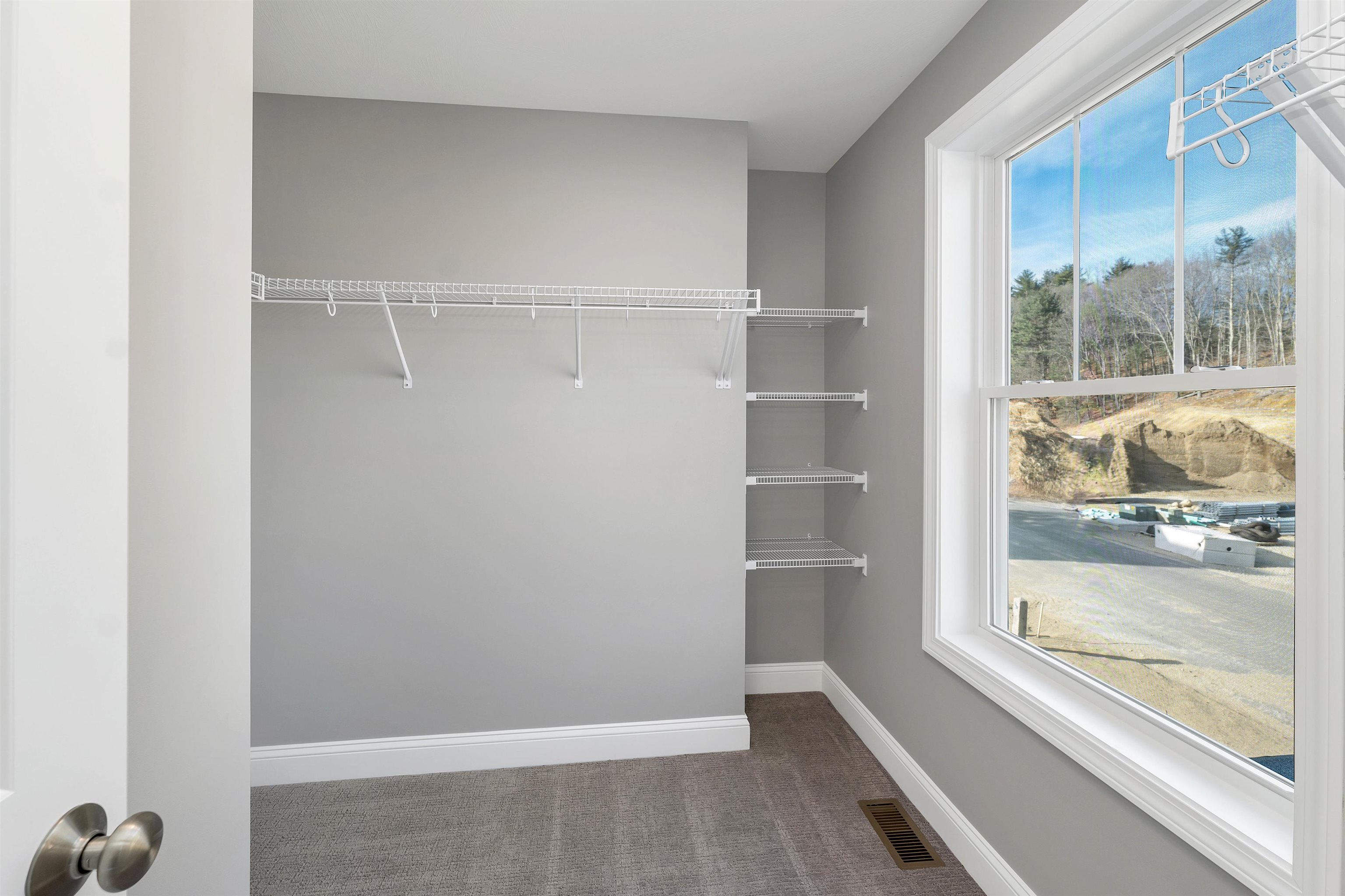 Concord, New Hampshire 03301, United States, 3 Bedrooms Bedrooms, ,3 BathroomsBathrooms,Residential,Pending,20466