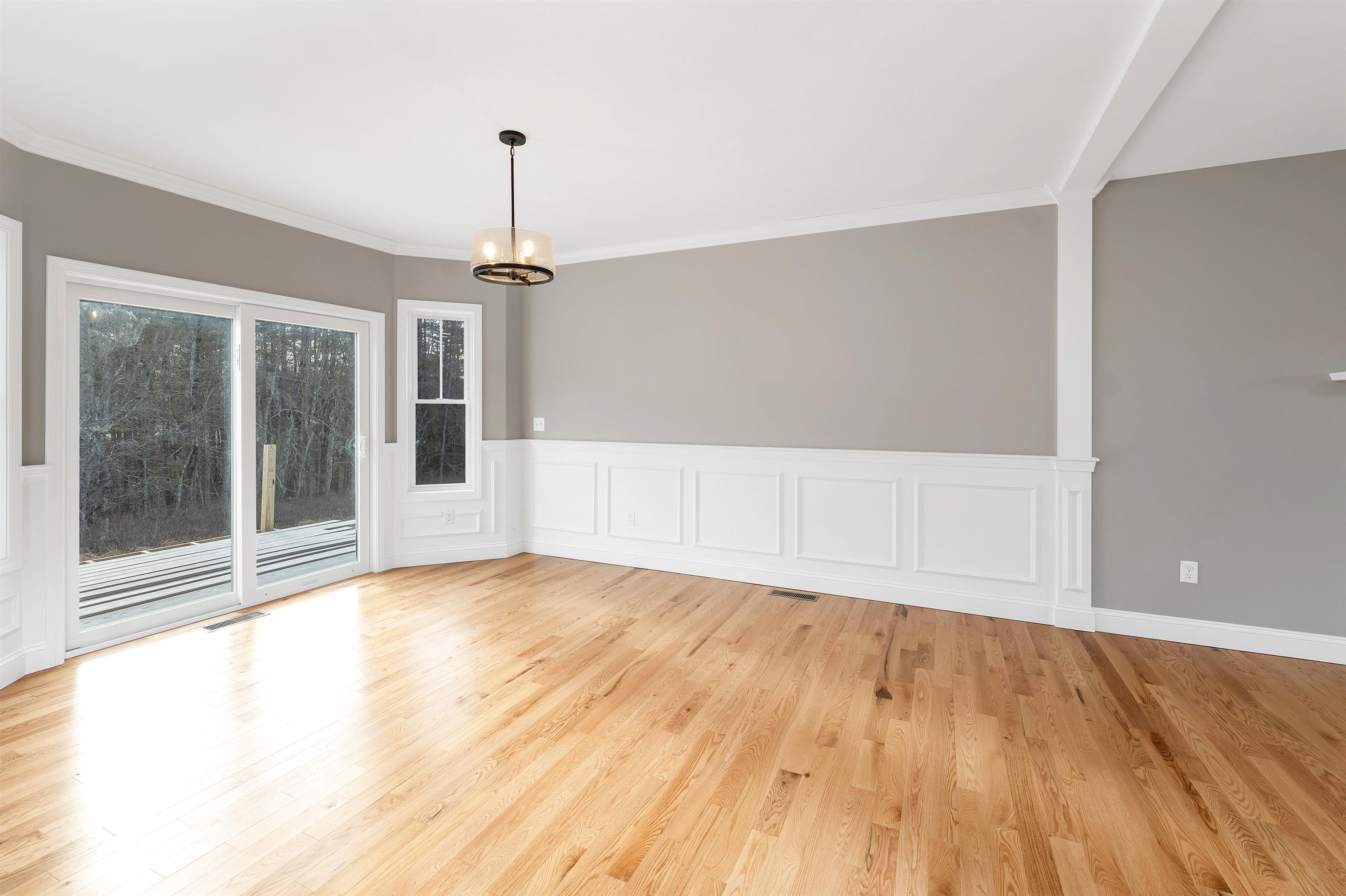 Concord, New Hampshire 03301, United States, 3 Bedrooms Bedrooms, ,3 BathroomsBathrooms,Residential,Pending,20466