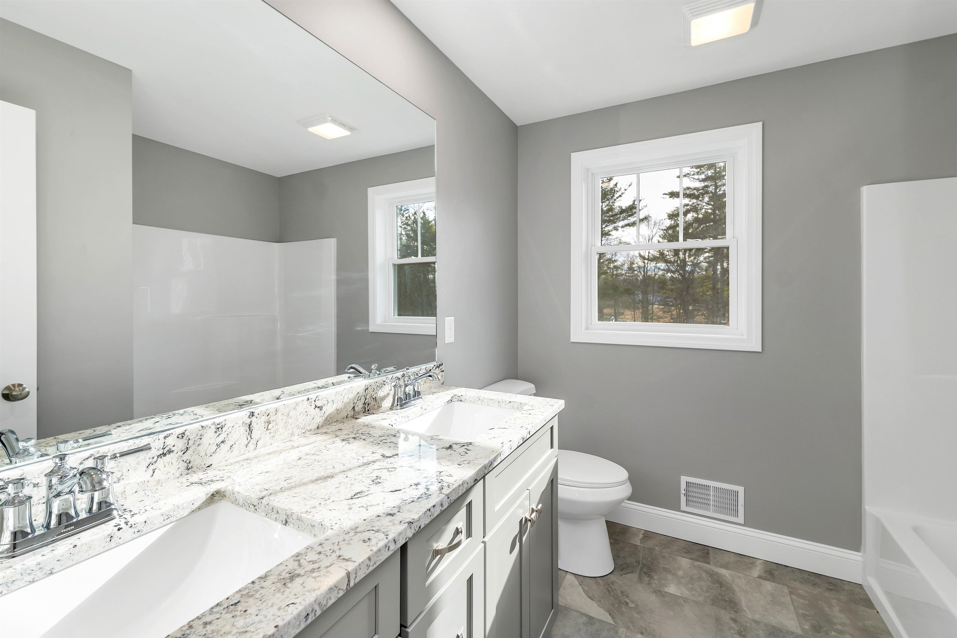 Concord, New Hampshire 03301, United States, 3 Bedrooms Bedrooms, ,3 BathroomsBathrooms,Residential,Pending,20466