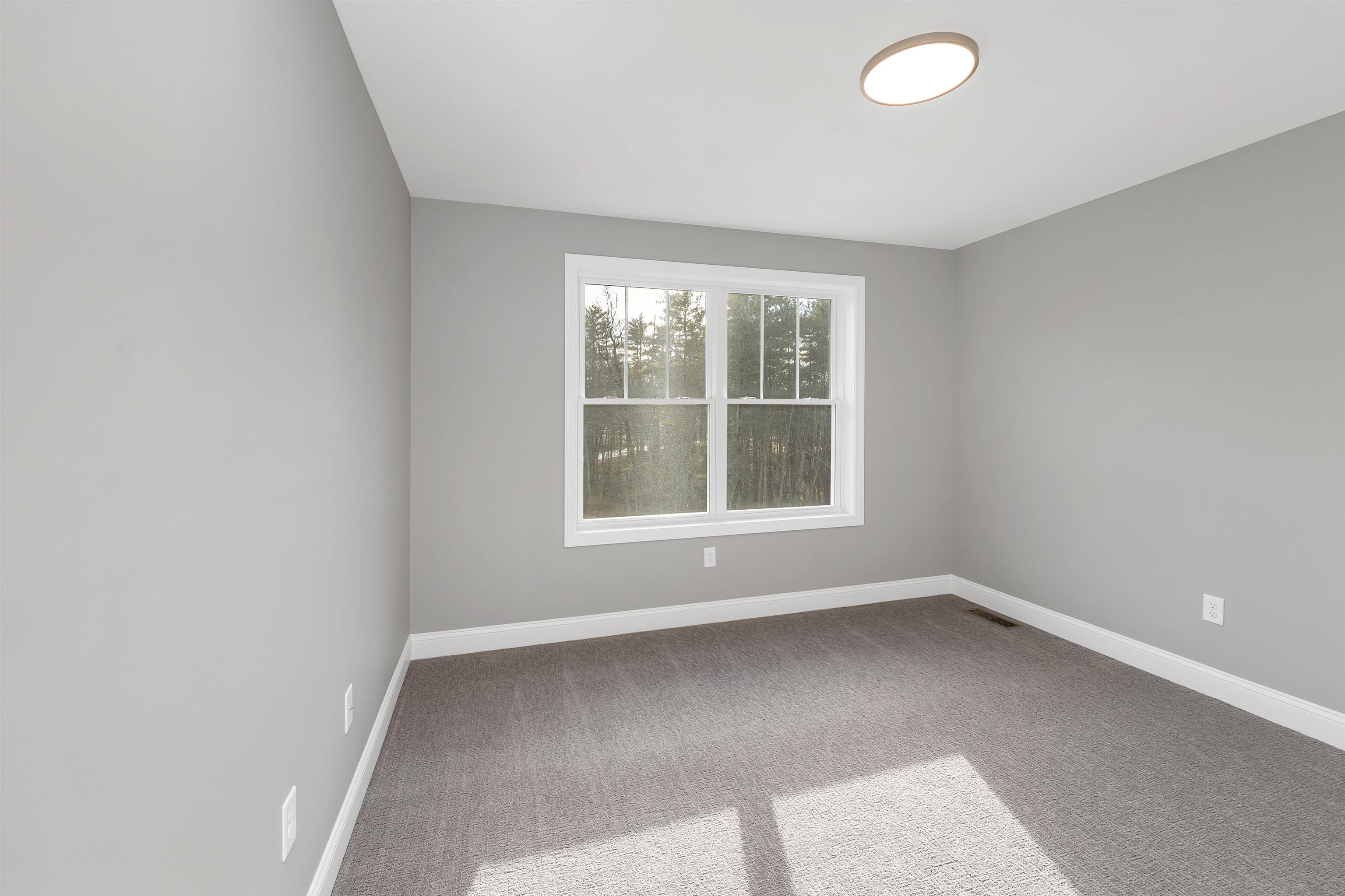 Concord, New Hampshire 03301, United States, 3 Bedrooms Bedrooms, ,3 BathroomsBathrooms,Residential,Pending,20466