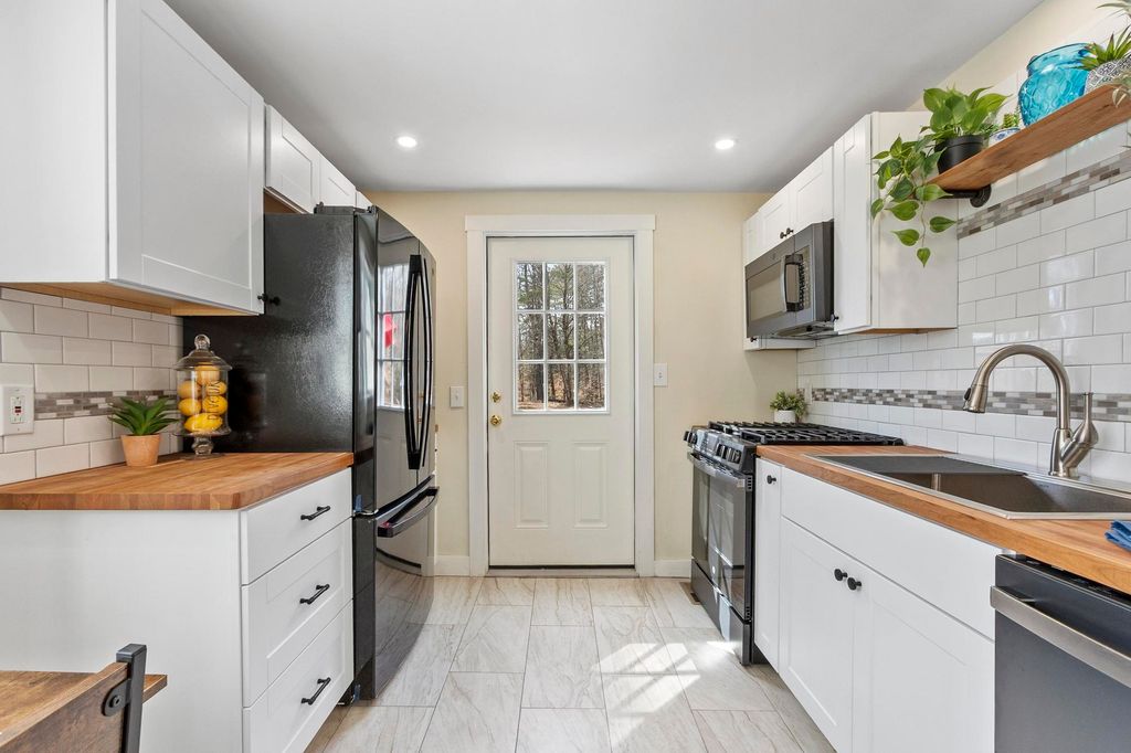 Photo of 17 Angier Road, Fitzwilliam, NH 03447 (MLS # 5080767)