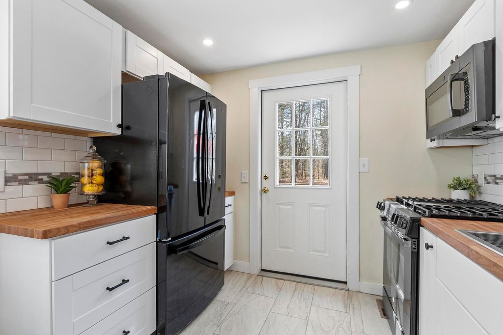 Photo of 17 Angier Road, Fitzwilliam, NH 03447 (MLS # 5080767)