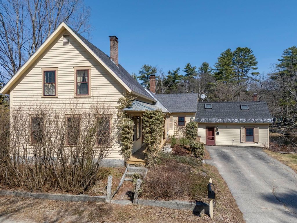 Photo of 37 High Street, Bradford, NH 03221 (MLS # 5083424)