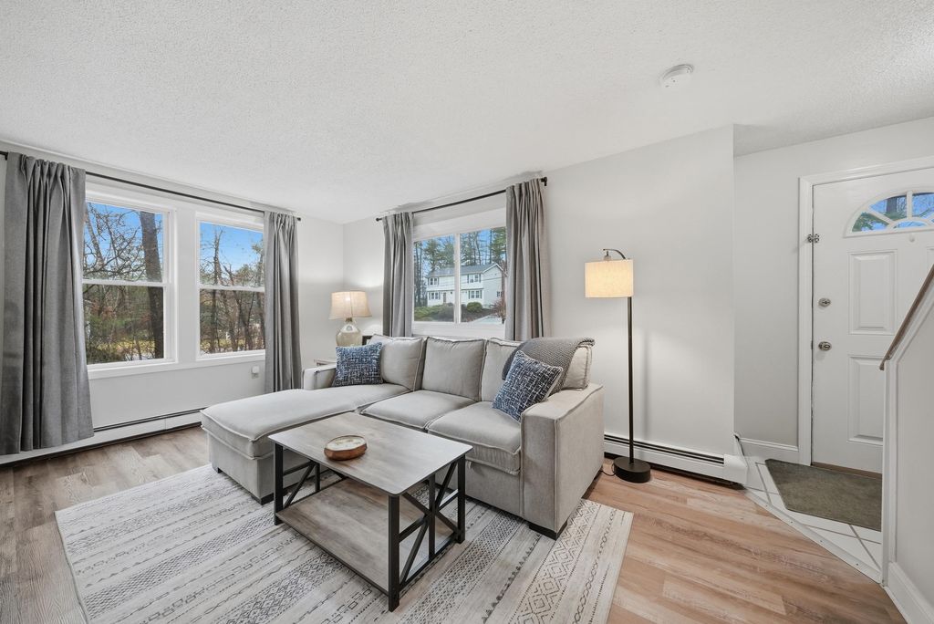 Photo of 8 Lincoln Drive #B, Hooksett, NH 03106 (MLS # 5082230)