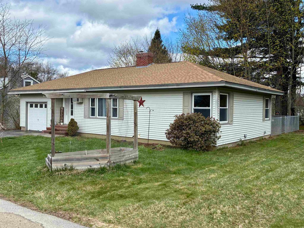 Photo of 1 Sunset Avenue, Allenstown, NH 03275 (MLS # 5084641)