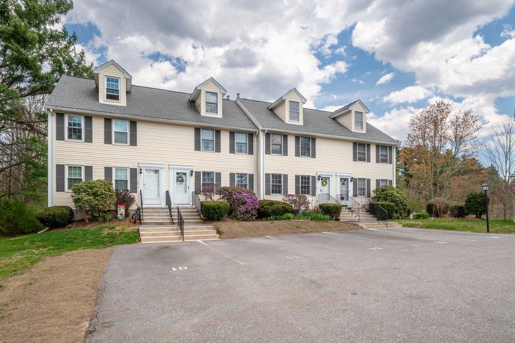 Photo of 12 Wyndmere Drive, Londonderry, NH 03053 (MLS # 5087864)