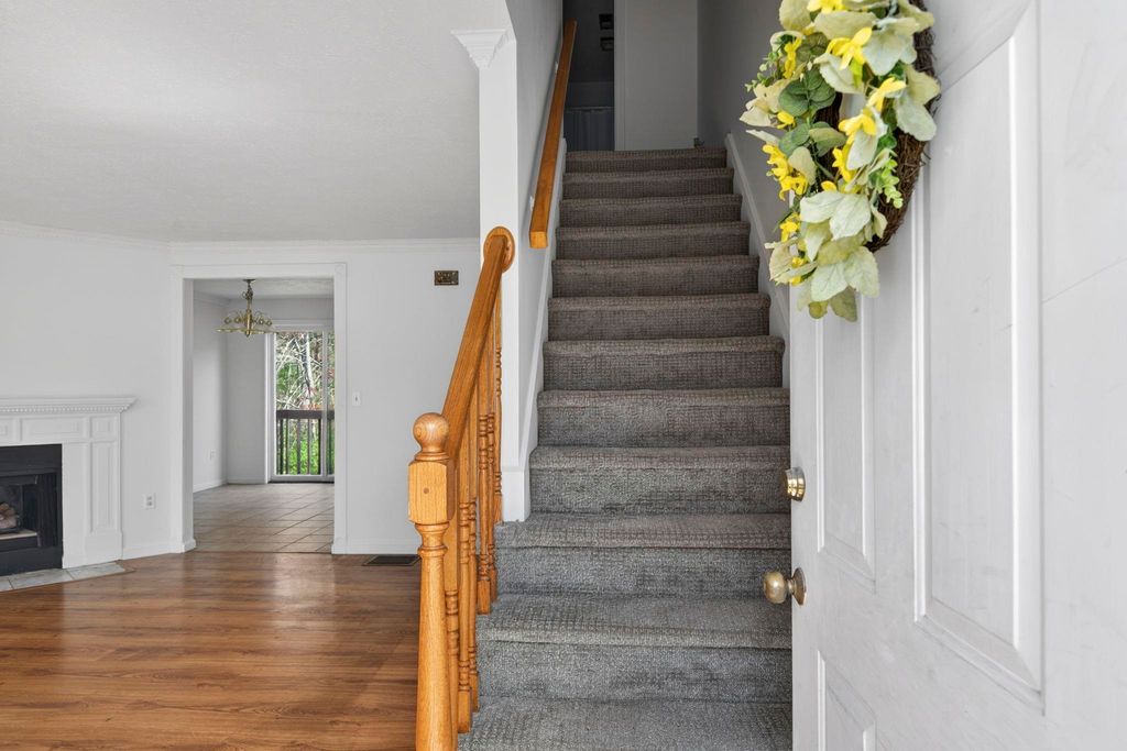 Photo of 12 Wyndmere Drive, Londonderry, NH 03053 (MLS # 5087864)