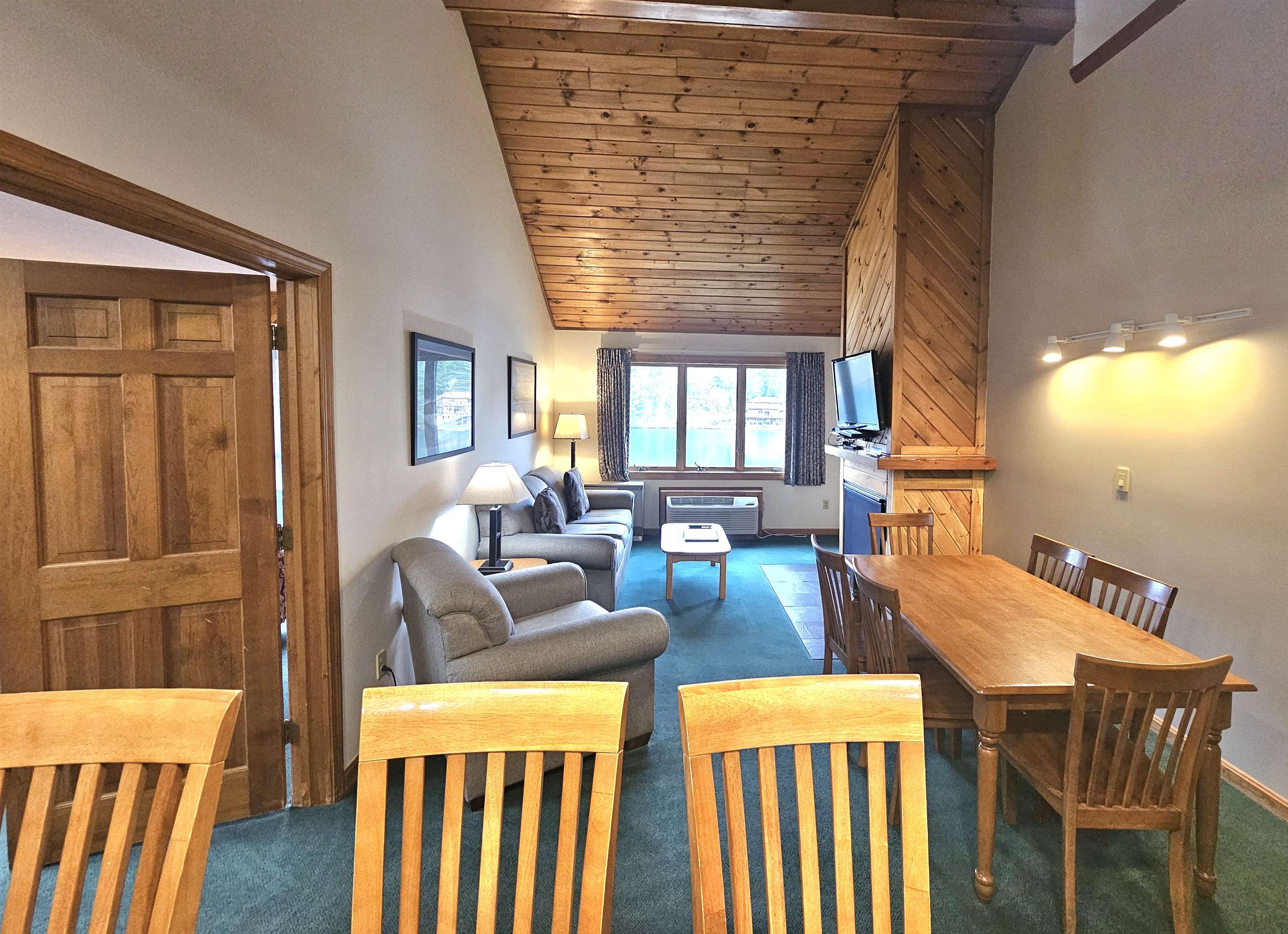 10 Lakeside West Drive 56 B