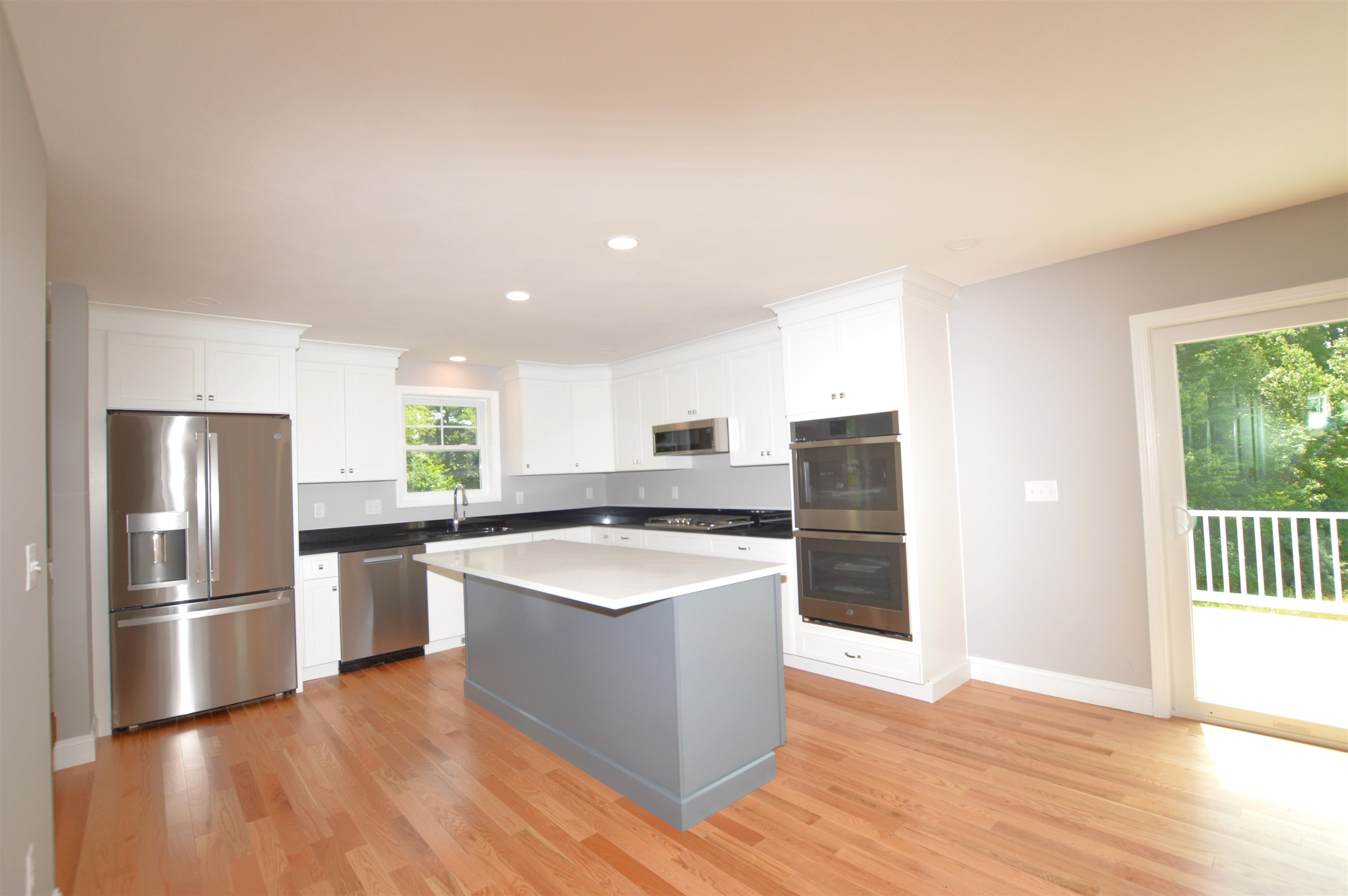 Concord, New Hampshire 03301, United States, 3 Bedrooms Bedrooms, ,3 BathroomsBathrooms,Residential,Active,117121