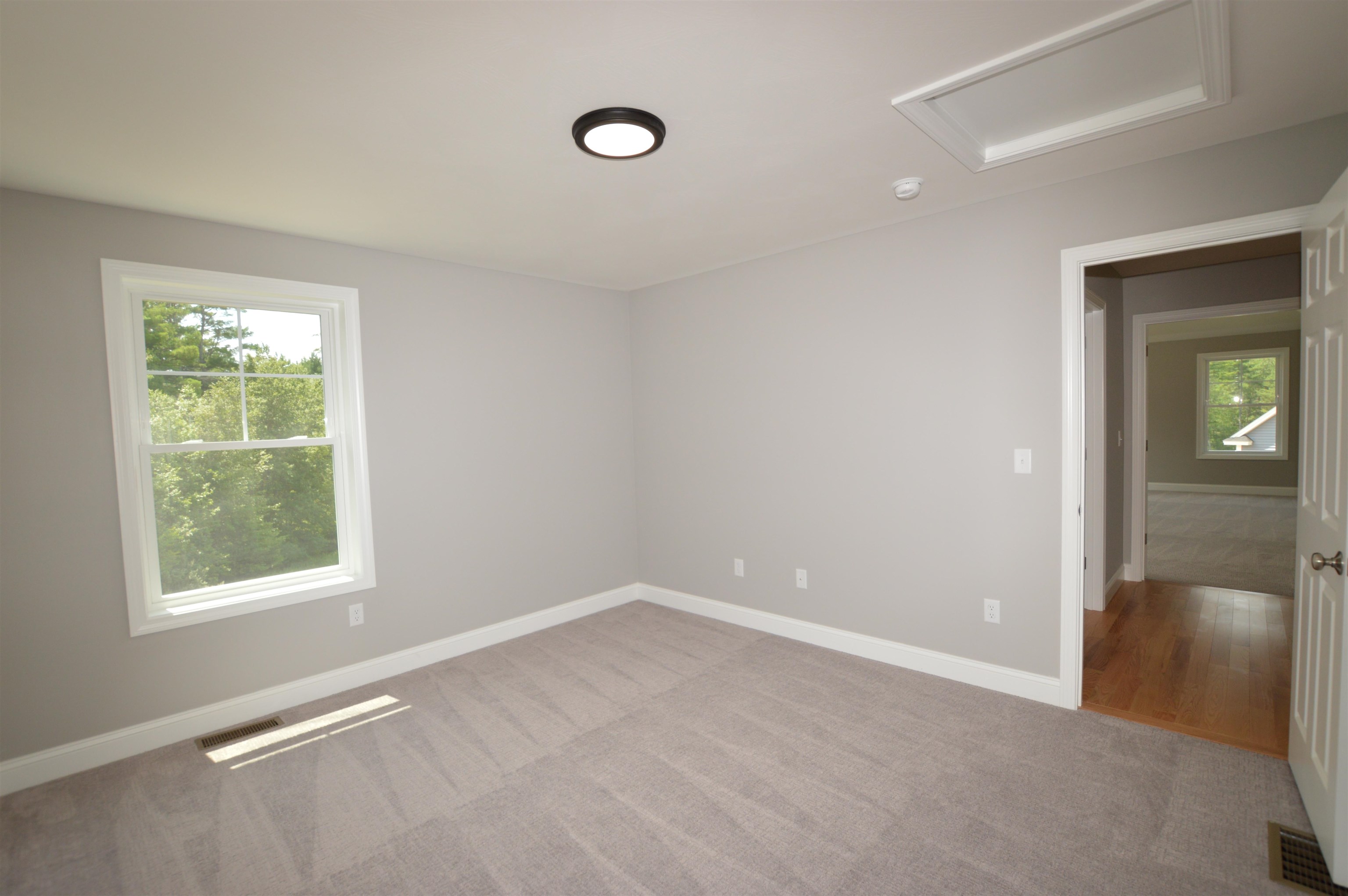 Concord, New Hampshire 03301, United States, 3 Bedrooms Bedrooms, ,3 BathroomsBathrooms,Residential,Active,117121