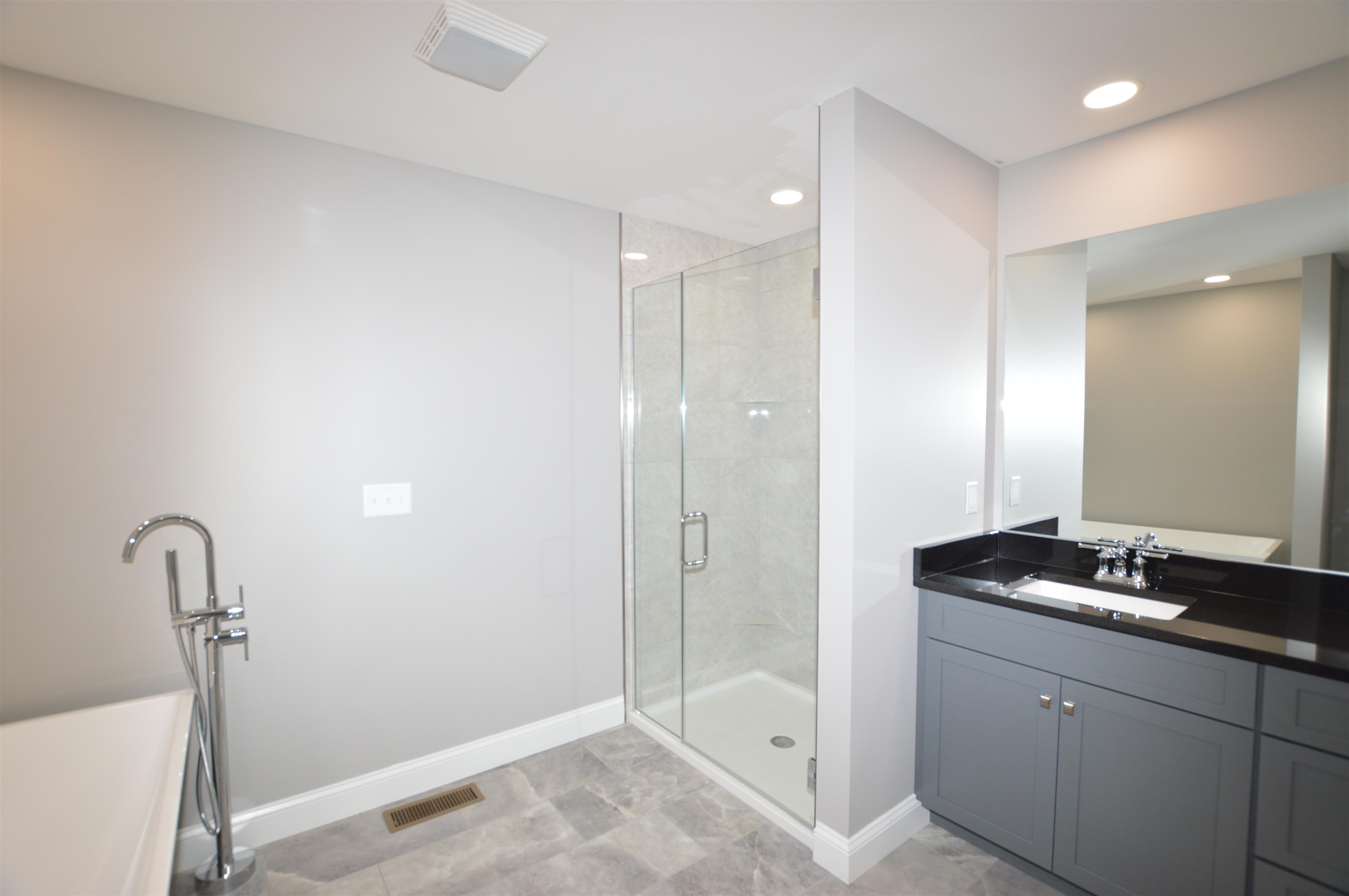 Concord, New Hampshire 03301, United States, 3 Bedrooms Bedrooms, ,3 BathroomsBathrooms,Residential,Active,117121