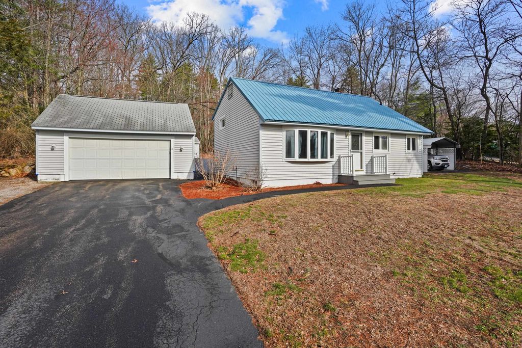 Photo of 190 Buck Street, Pembroke, NH 03275 (MLS # 5083645)