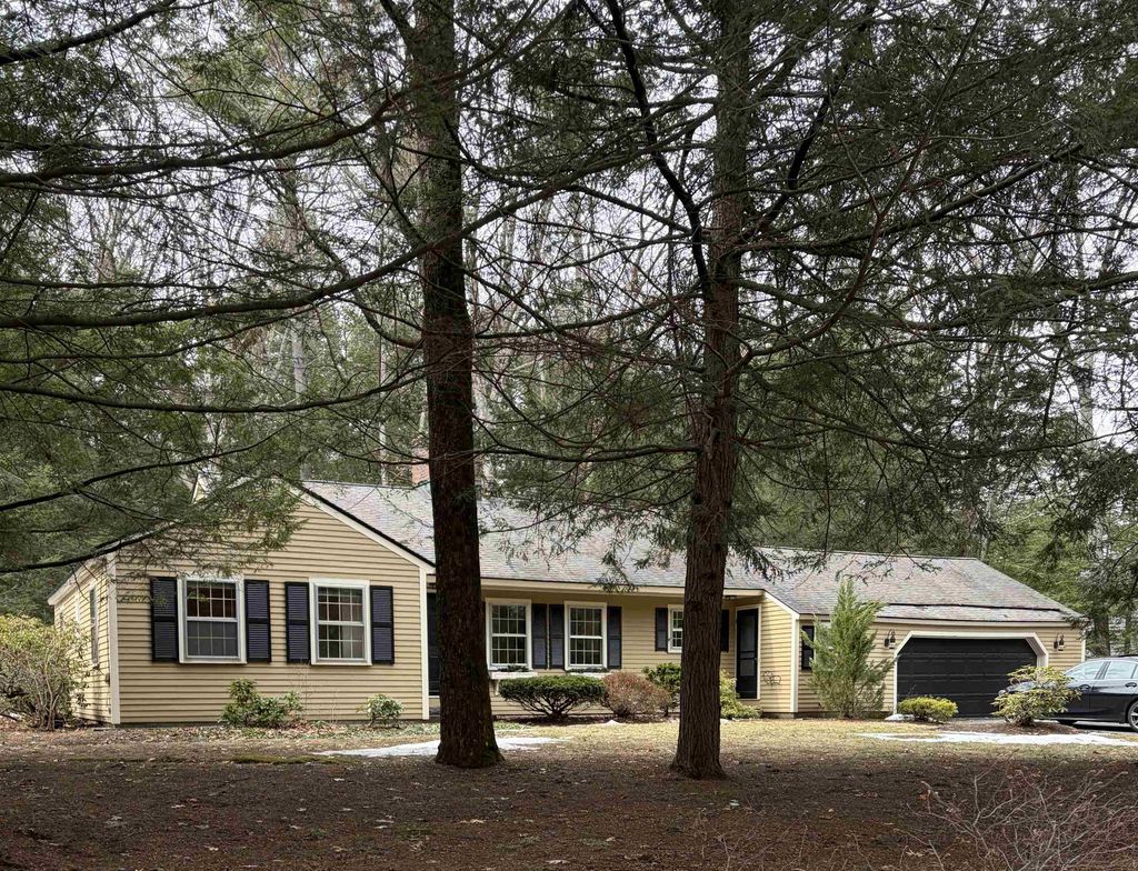 Photo of 28 Wendover Way, Bedford, NH 03110 (MLS # 5080639)