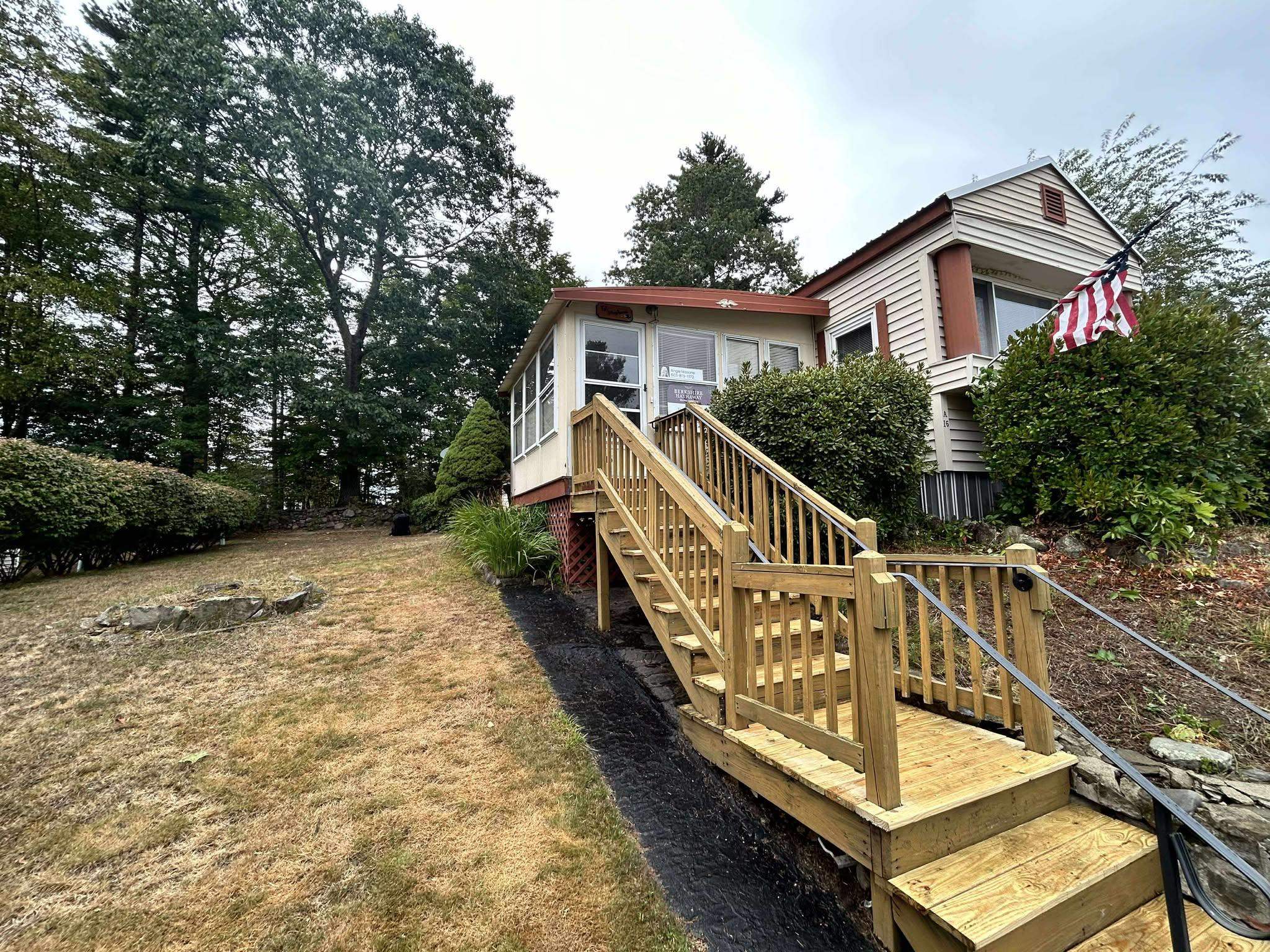 Epping, New Hampshire 03042, United States, 2 Bedrooms Bedrooms, ,1 BathroomBathrooms,Residential,Active,196064