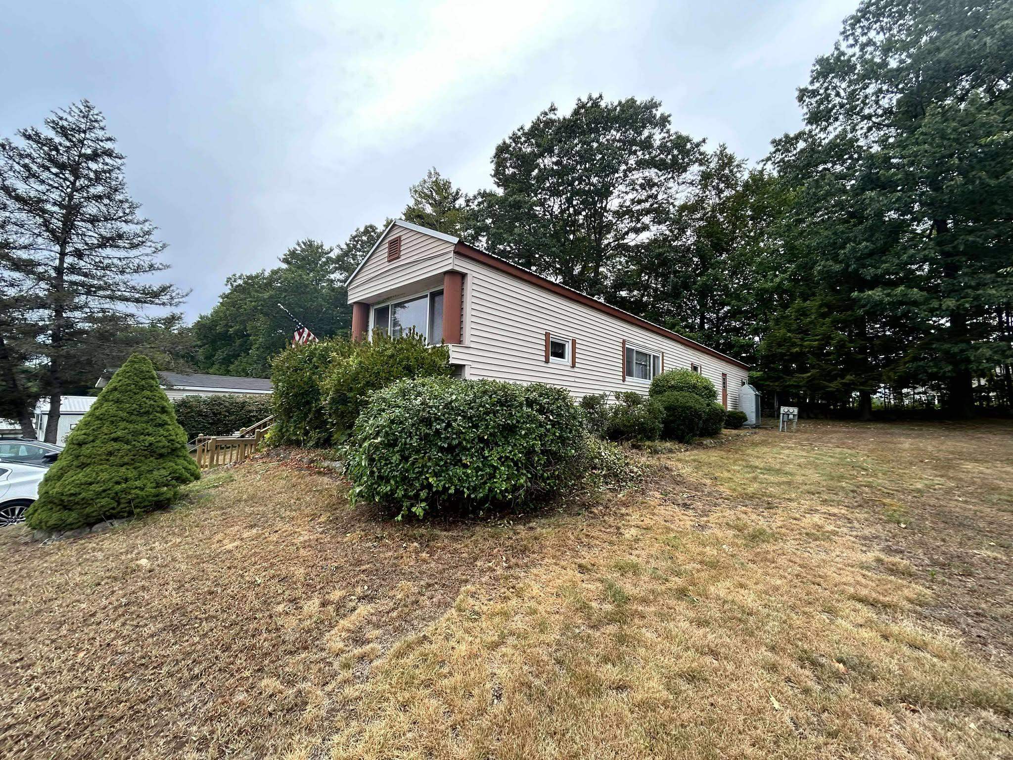 Epping, New Hampshire 03042, United States, 2 Bedrooms Bedrooms, ,1 BathroomBathrooms,Residential,Active,196064