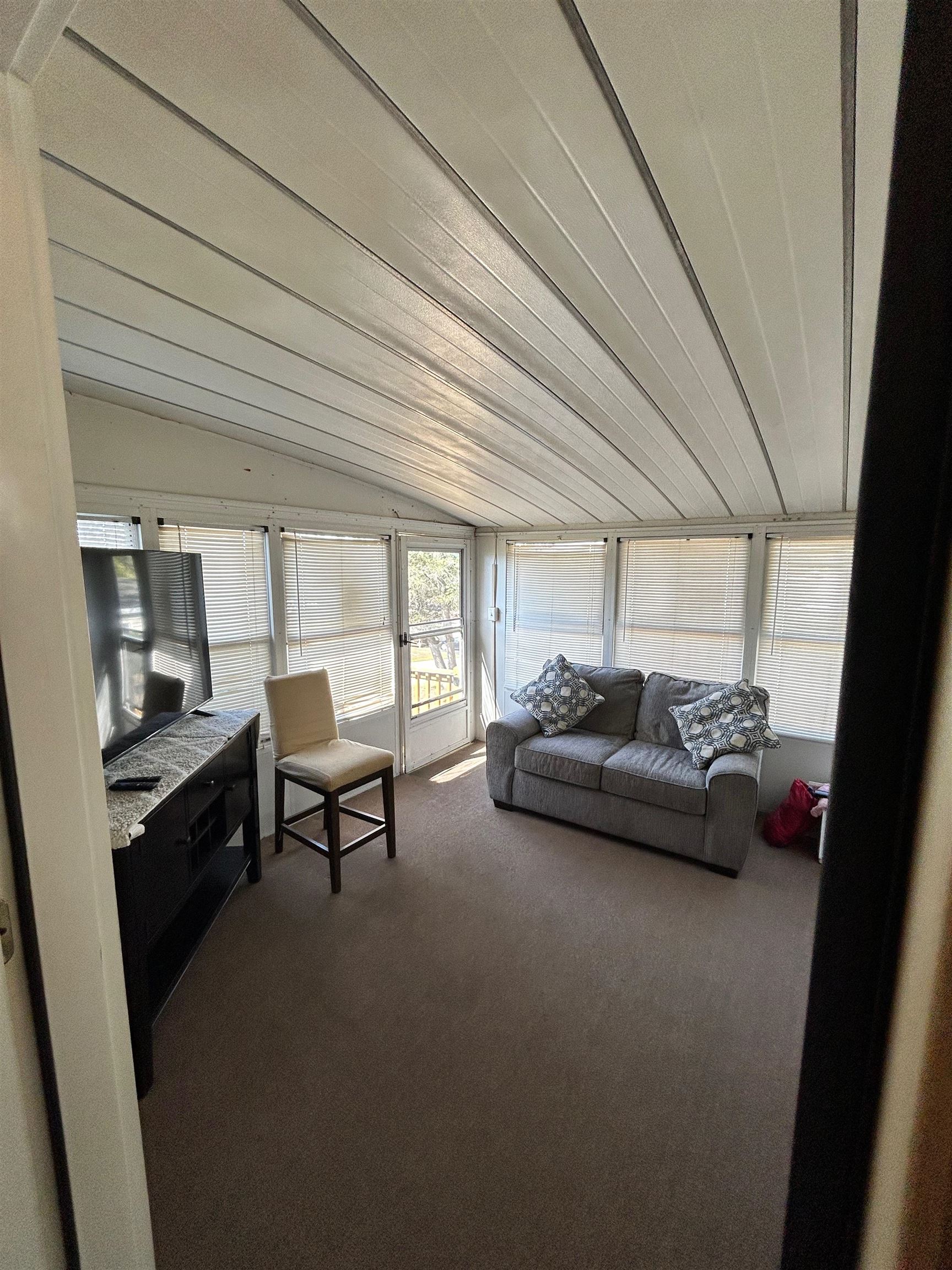 Epping, New Hampshire 03042, United States, 2 Bedrooms Bedrooms, ,1 BathroomBathrooms,Residential,Active,196064