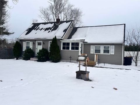 Photo of 17 Walton Road, Plaistow, NH 03865 (MLS # 5071758)