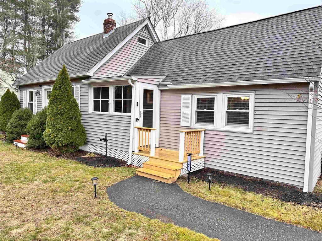 Photo of 17 Walton Road, Plaistow, NH 03865 (MLS # 5071758)