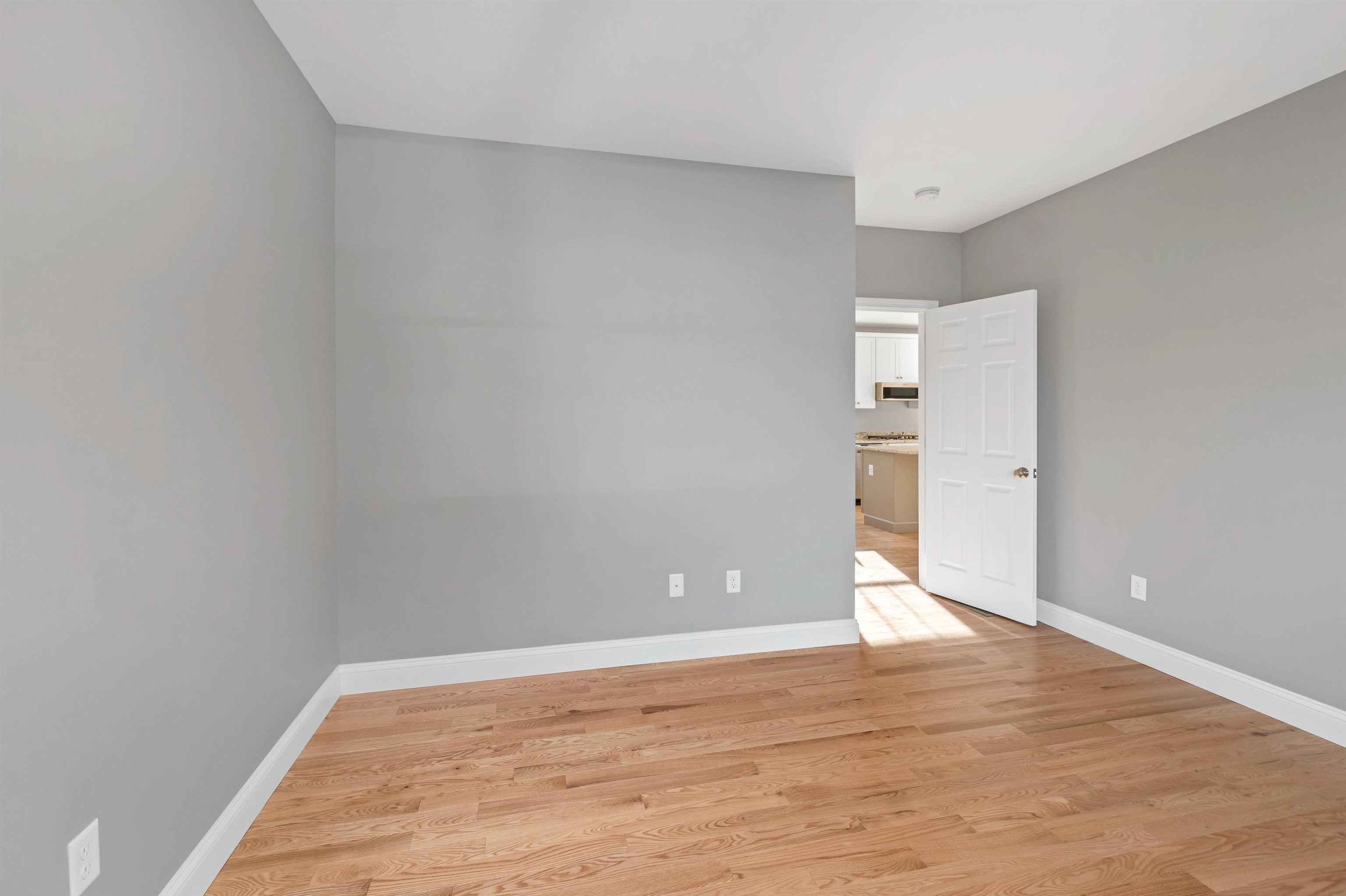 Concord, New Hampshire 03301, United States, 3 Bedrooms Bedrooms, ,3 BathroomsBathrooms,Residential,Pending,20458