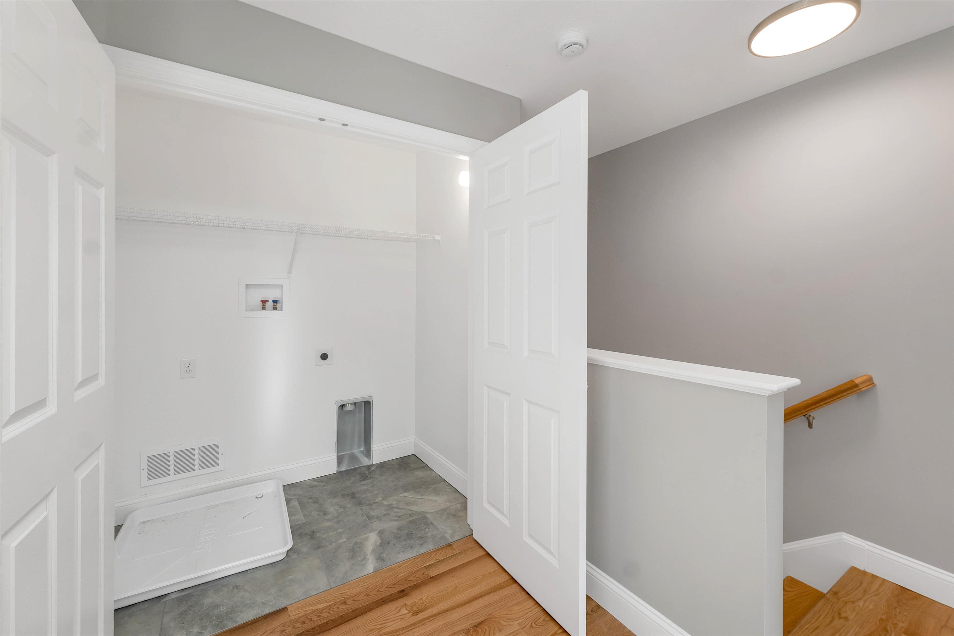 Concord, New Hampshire 03301, United States, 3 Bedrooms Bedrooms, ,3 BathroomsBathrooms,Residential,Pending,20458