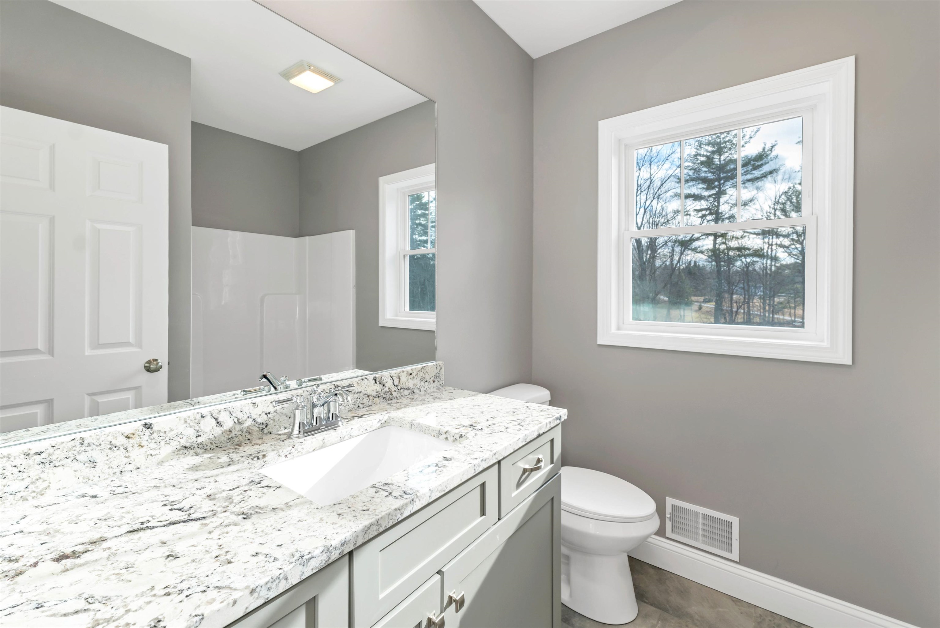 Concord, New Hampshire 03301, United States, 3 Bedrooms Bedrooms, ,3 BathroomsBathrooms,Residential,Pending,20458