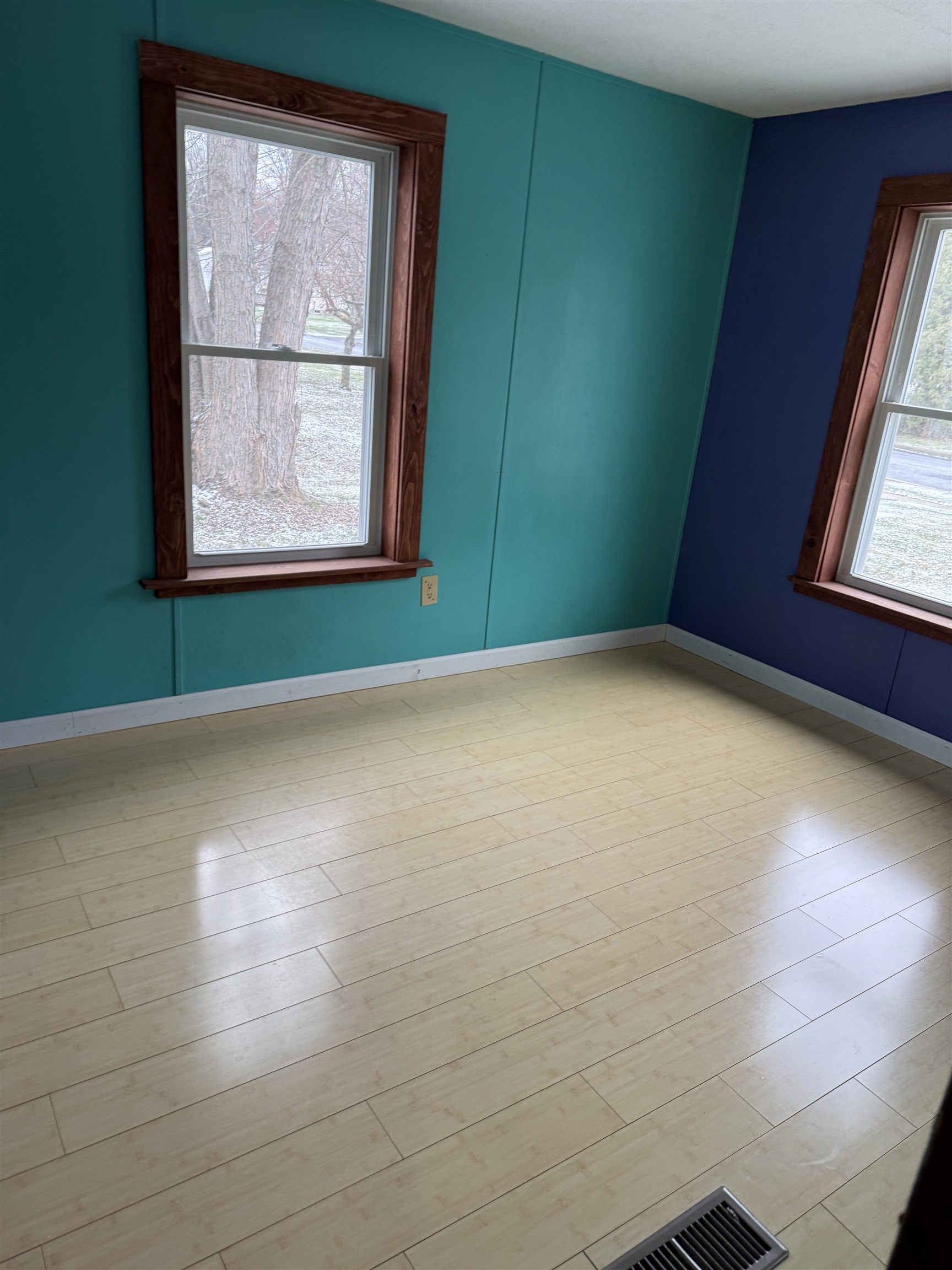 Vergennes, Vermont 05491, United States, 3 Bedrooms Bedrooms, ,2 BathroomsBathrooms,Residential,Pending,29046