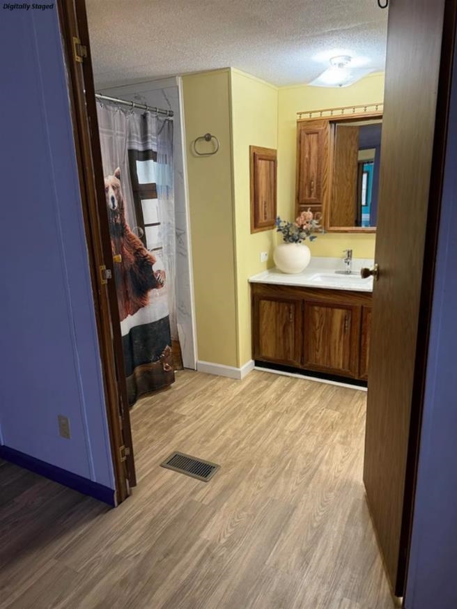 Vergennes, Vermont 05491, United States, 3 Bedrooms Bedrooms, ,2 BathroomsBathrooms,Residential,Pending,29046