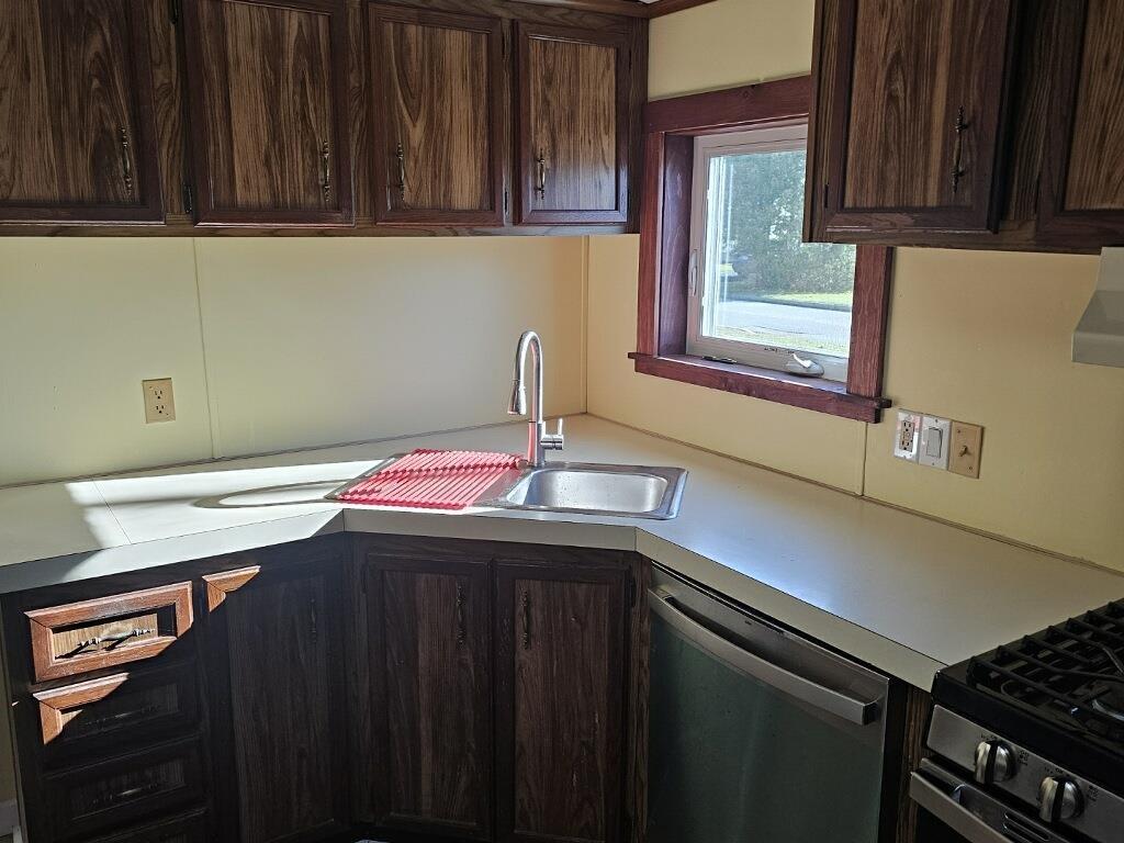 Vergennes, Vermont 05491, United States, 3 Bedrooms Bedrooms, ,2 BathroomsBathrooms,Residential,Pending,29046