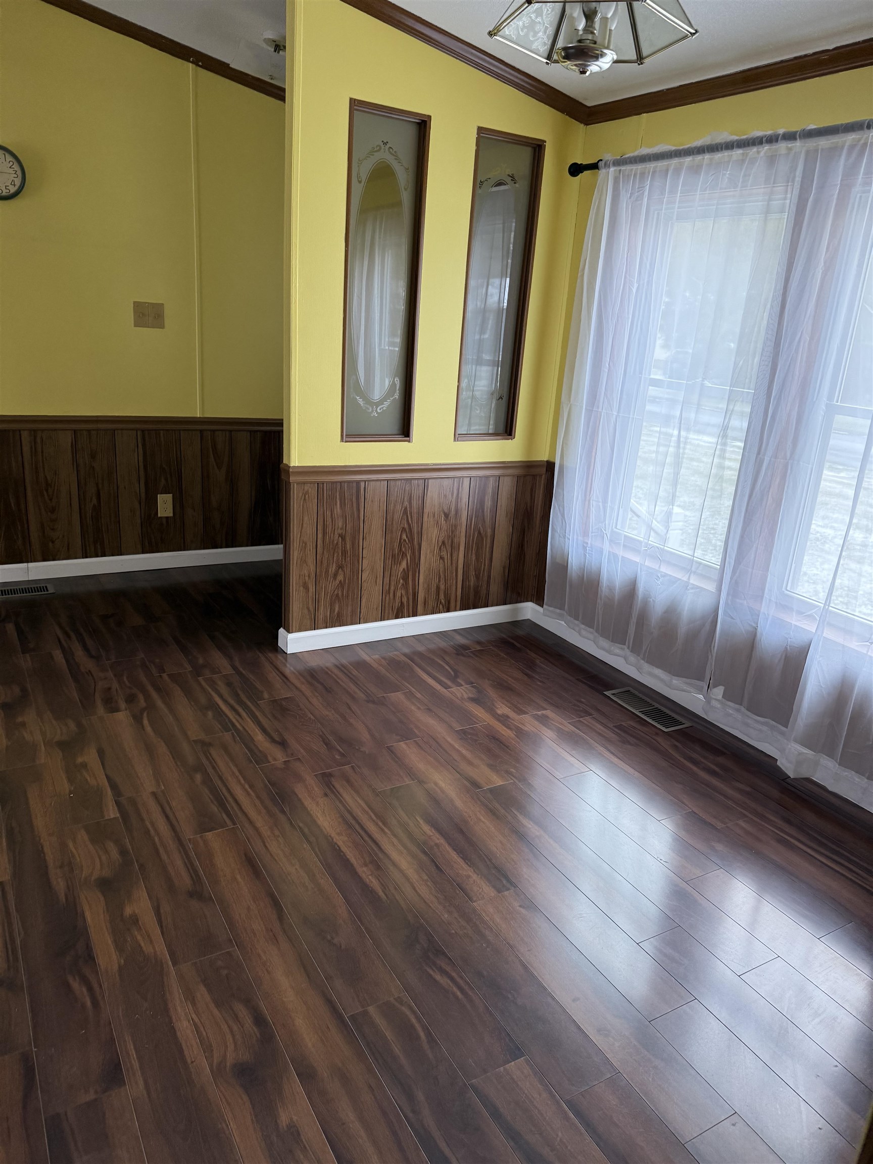 Vergennes, Vermont 05491, United States, 3 Bedrooms Bedrooms, ,2 BathroomsBathrooms,Residential,Pending,29046